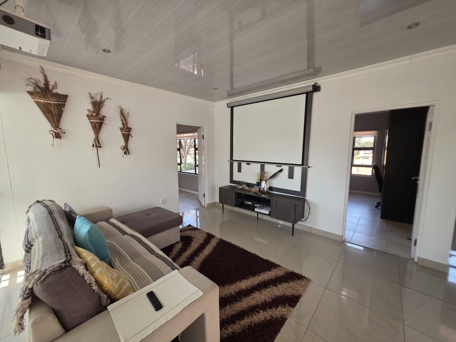 4 Bedroom Property for Sale in Flamingo Park Free State